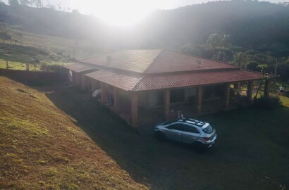 Chácara com 3 suítes, pomar, área gourmet em Extrema MG cód. 1177