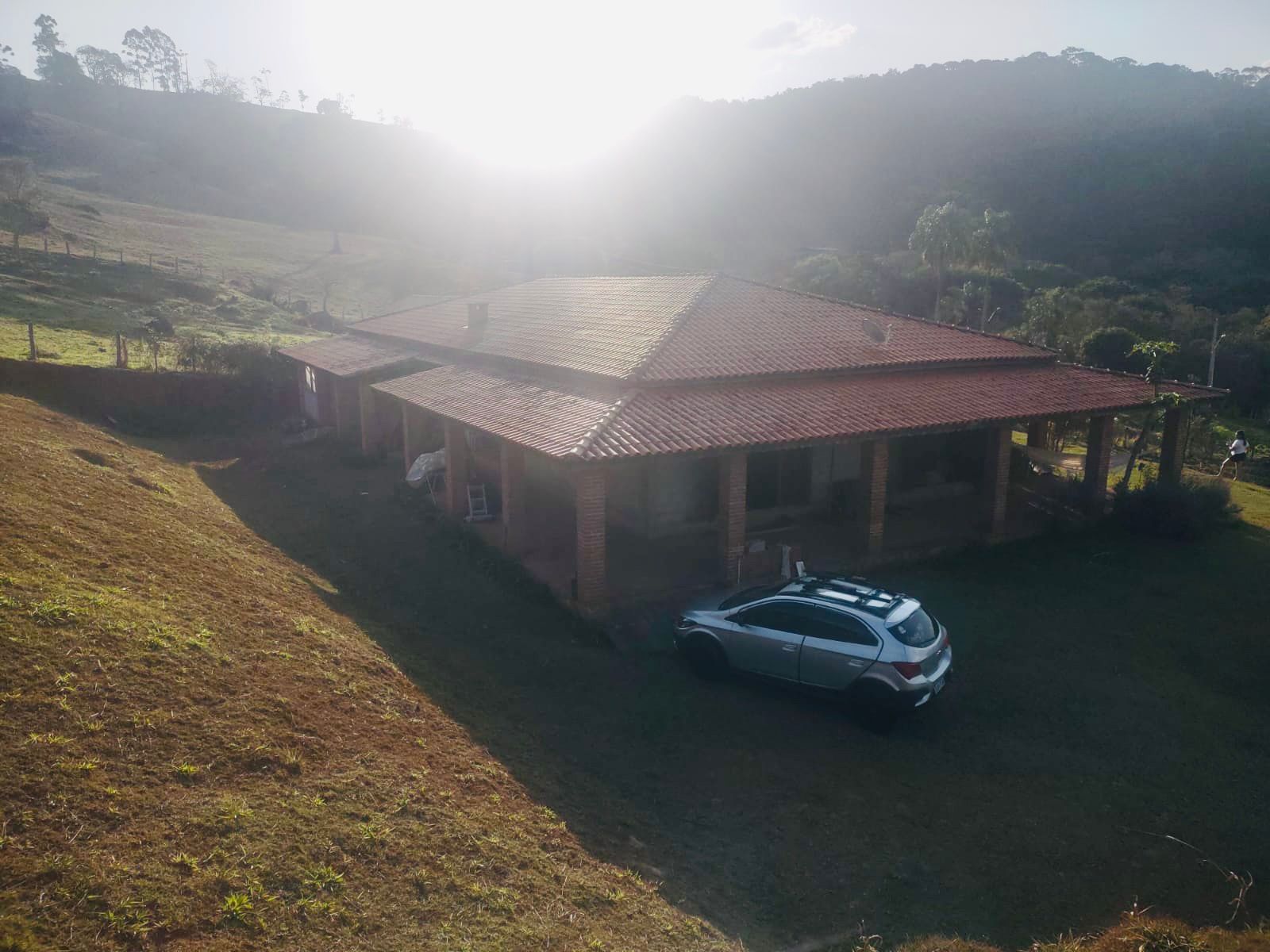 Chácara com 3 suítes, pomar, área gourmet em Extrema MG cód. 1177