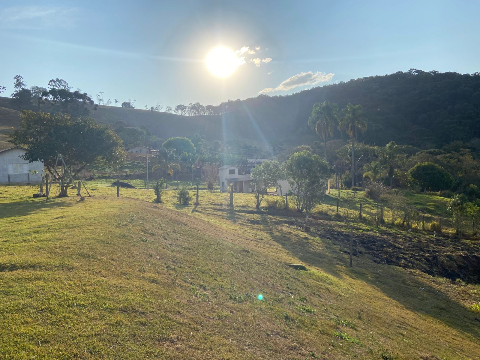 Chácara com 3 suítes, pomar, área gourmet em Extrema MG cód. 1177