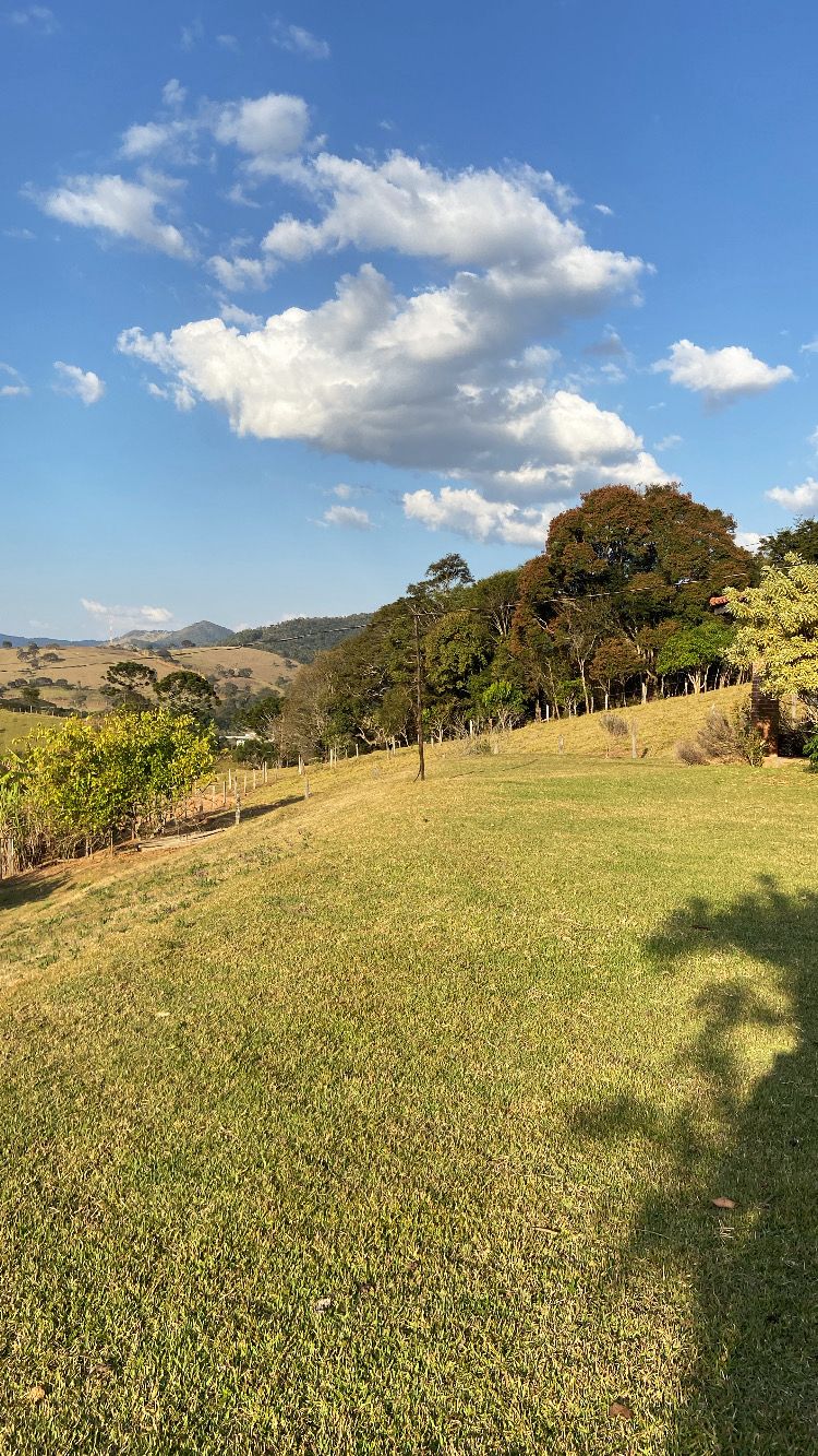 Chácara com 3 suítes, pomar, área gourmet em Extrema MG cód. 1177