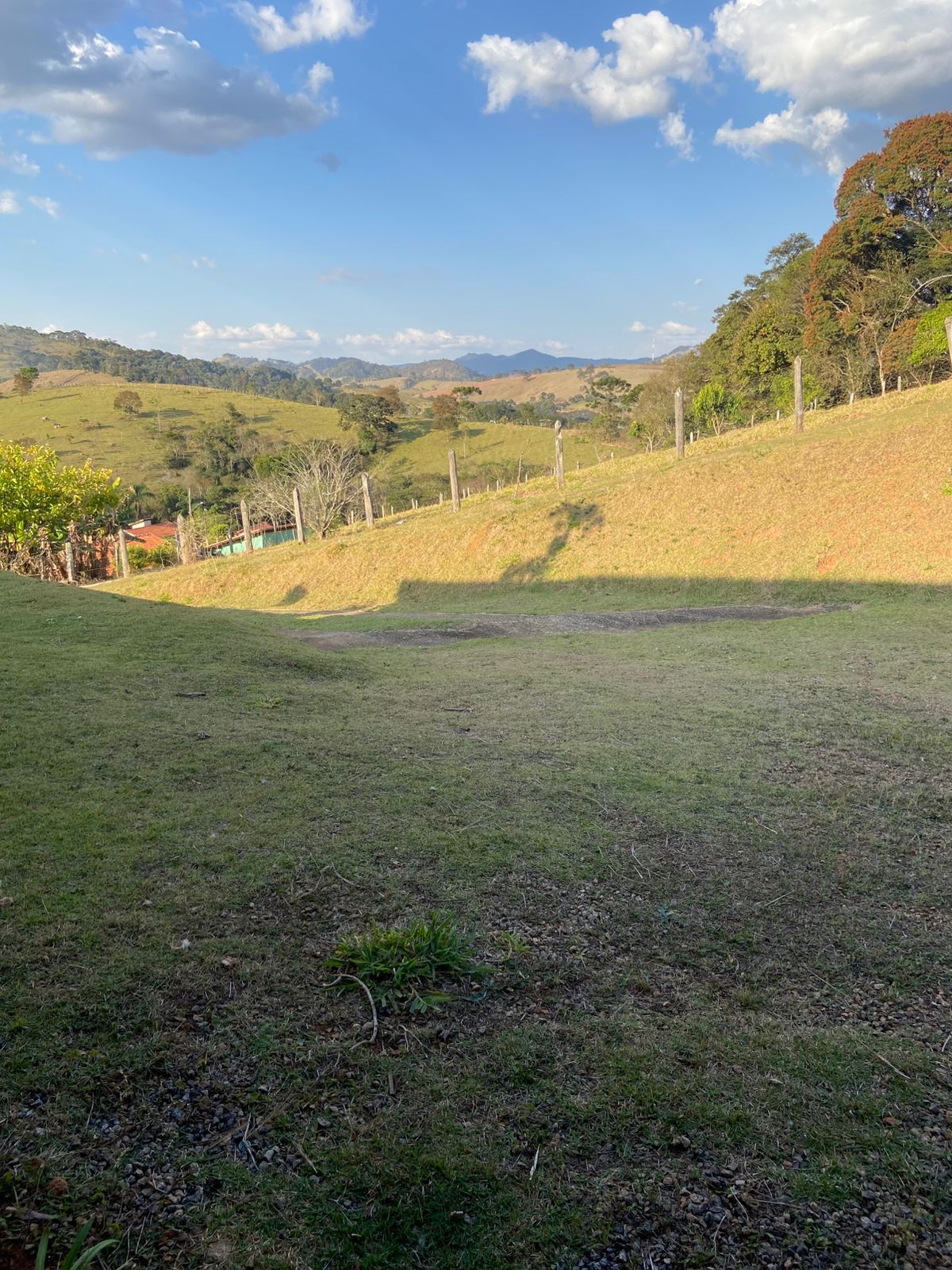 Chácara com 3 suítes, pomar, área gourmet em Extrema MG cód. 1177