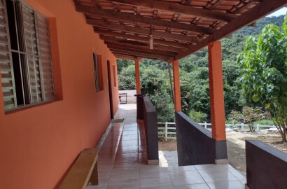Chácara casa com 3 quartos, apenas 6 km do centro de Camanducaia e 17 km de Monte Verde cod. 1179