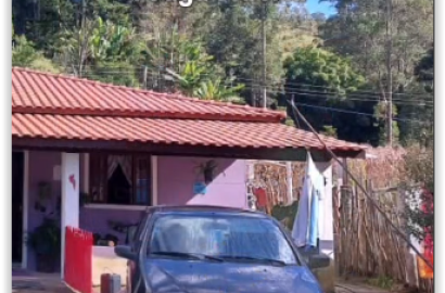 Chácara com Casa em Extrema/MG, 1.500m², 3 dormitórios (1 suíte), 2 lagos, garagem p/ 8 carros. Cod. 1180