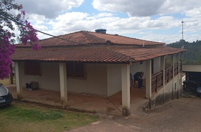 Chácara à venda , 2.750m², 4 quartos (1 suíte), área gourmet, pomar, lago para pesca e vista para montanha cod 1184