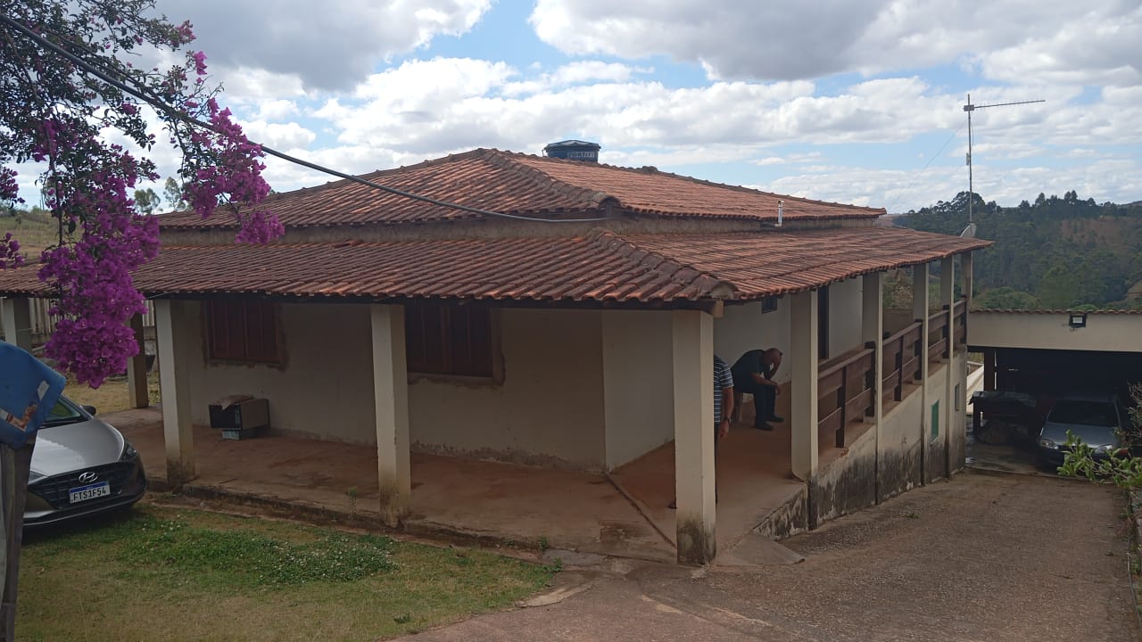 Chácara à venda , 2.750m², 4 quartos (1 suíte), área gourmet, pomar, lago para pesca e vista para montanha cod 1184