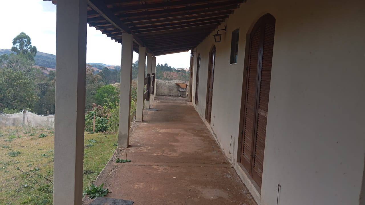 Chácara à venda , 2.750m², 4 quartos (1 suíte), área gourmet, pomar, lago para pesca e vista para montanha cod 1184