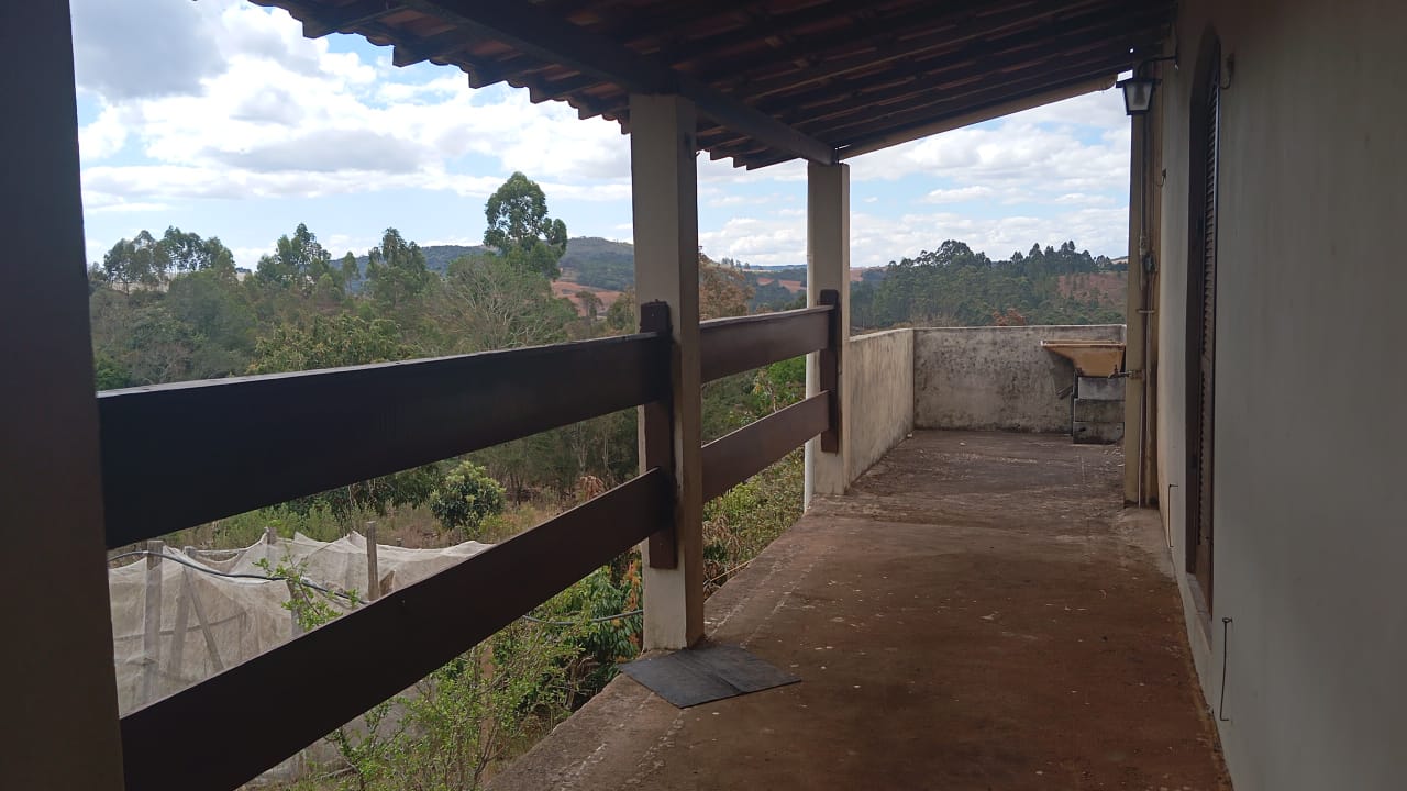 Chácara à venda , 2.750m², 4 quartos (1 suíte), área gourmet, pomar, lago para pesca e vista para montanha cod 1184