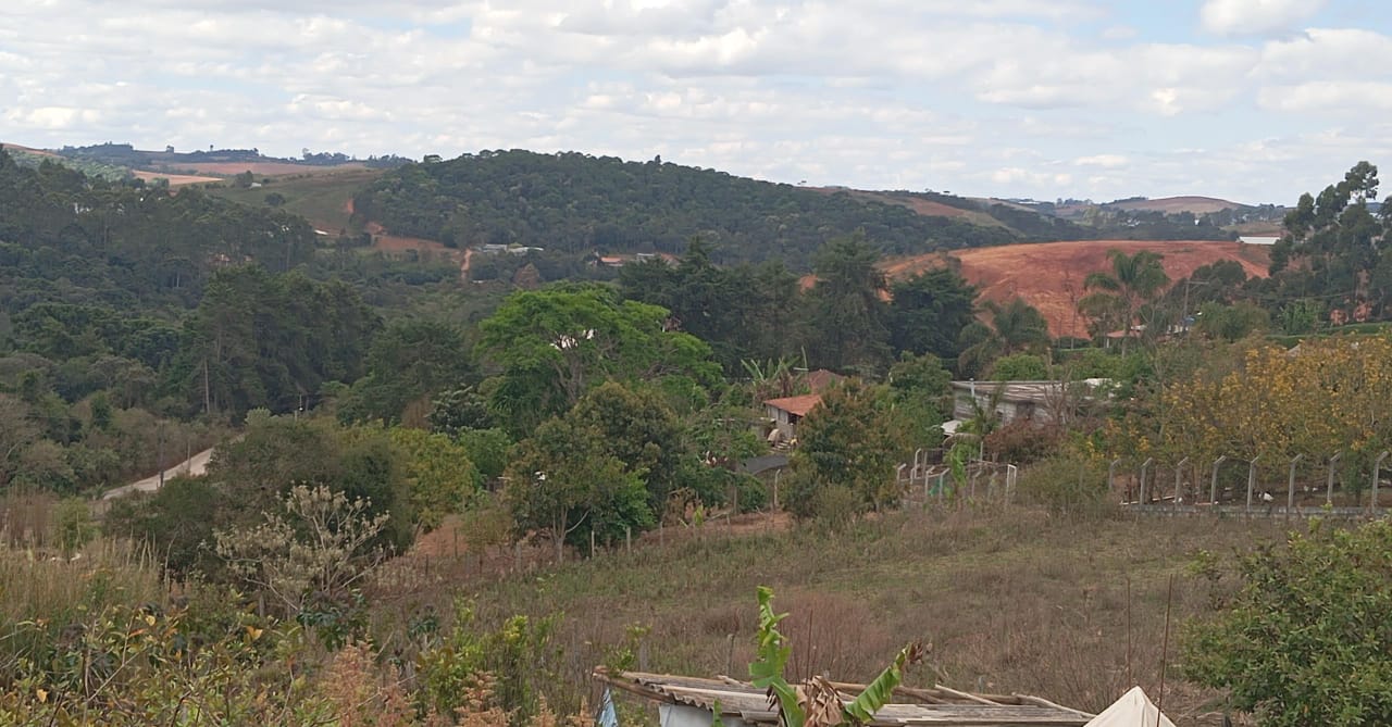 Chácara à venda , 2.750m², 4 quartos (1 suíte), área gourmet, pomar, lago para pesca e vista para montanha cod 1184