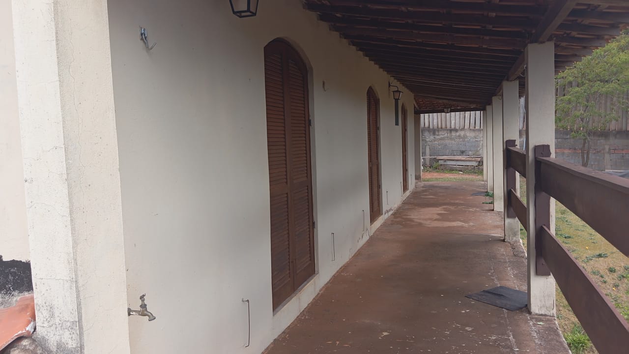 Chácara à venda , 2.750m², 4 quartos (1 suíte), área gourmet, pomar, lago para pesca e vista para montanha cod 1184