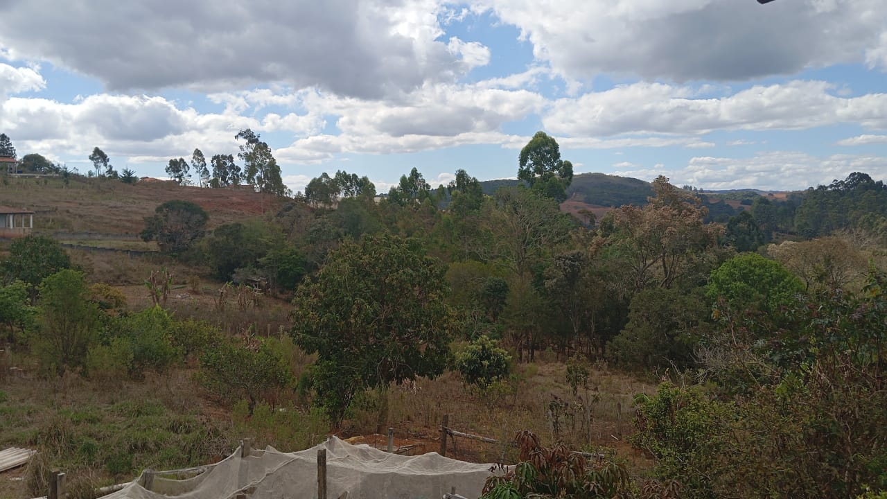 Chácara à venda , 2.750m², 4 quartos (1 suíte), área gourmet, pomar, lago para pesca e vista para montanha cod 1184