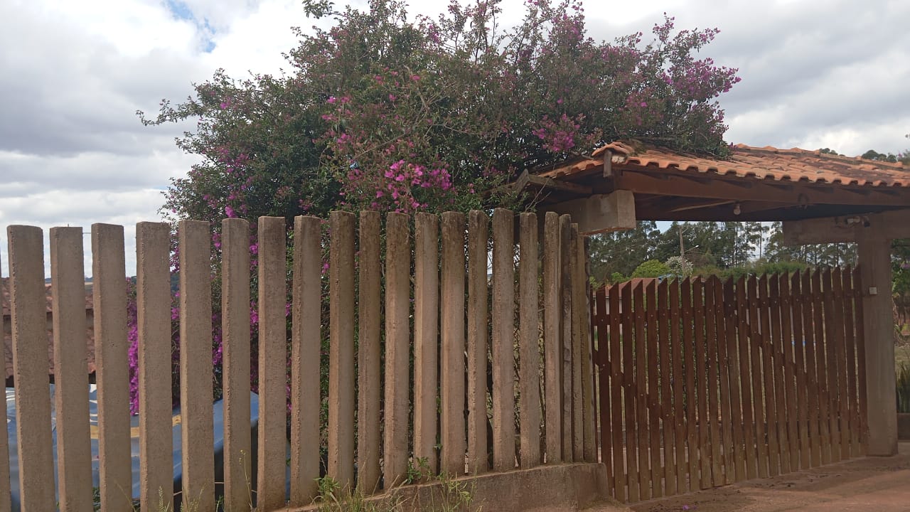 Chácara à venda , 2.750m², 4 quartos (1 suíte), área gourmet, pomar, lago para pesca e vista para montanha cod 1184