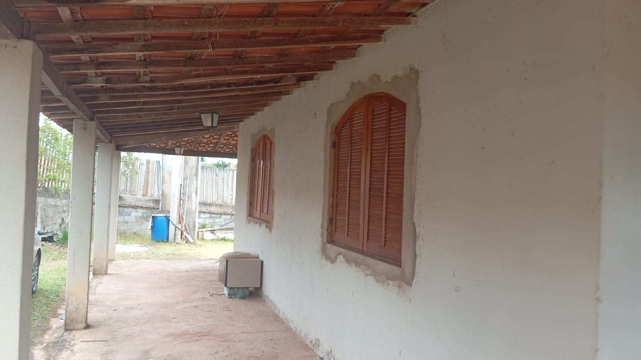 Chácara à venda , 2.750m², 4 quartos (1 suíte), área gourmet, pomar, lago para pesca e vista para montanha cod 1184