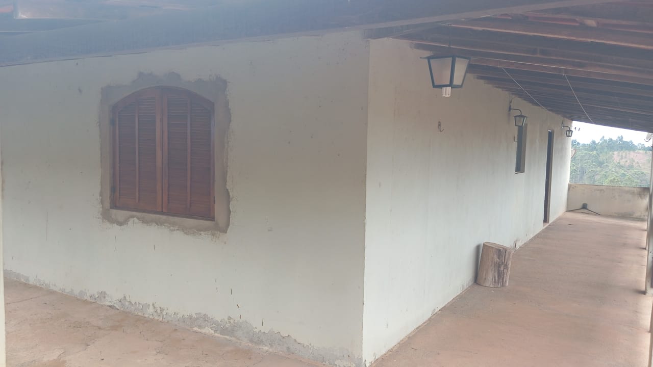 Chácara à venda , 2.750m², 4 quartos (1 suíte), área gourmet, pomar, lago para pesca e vista para montanha cod 1184