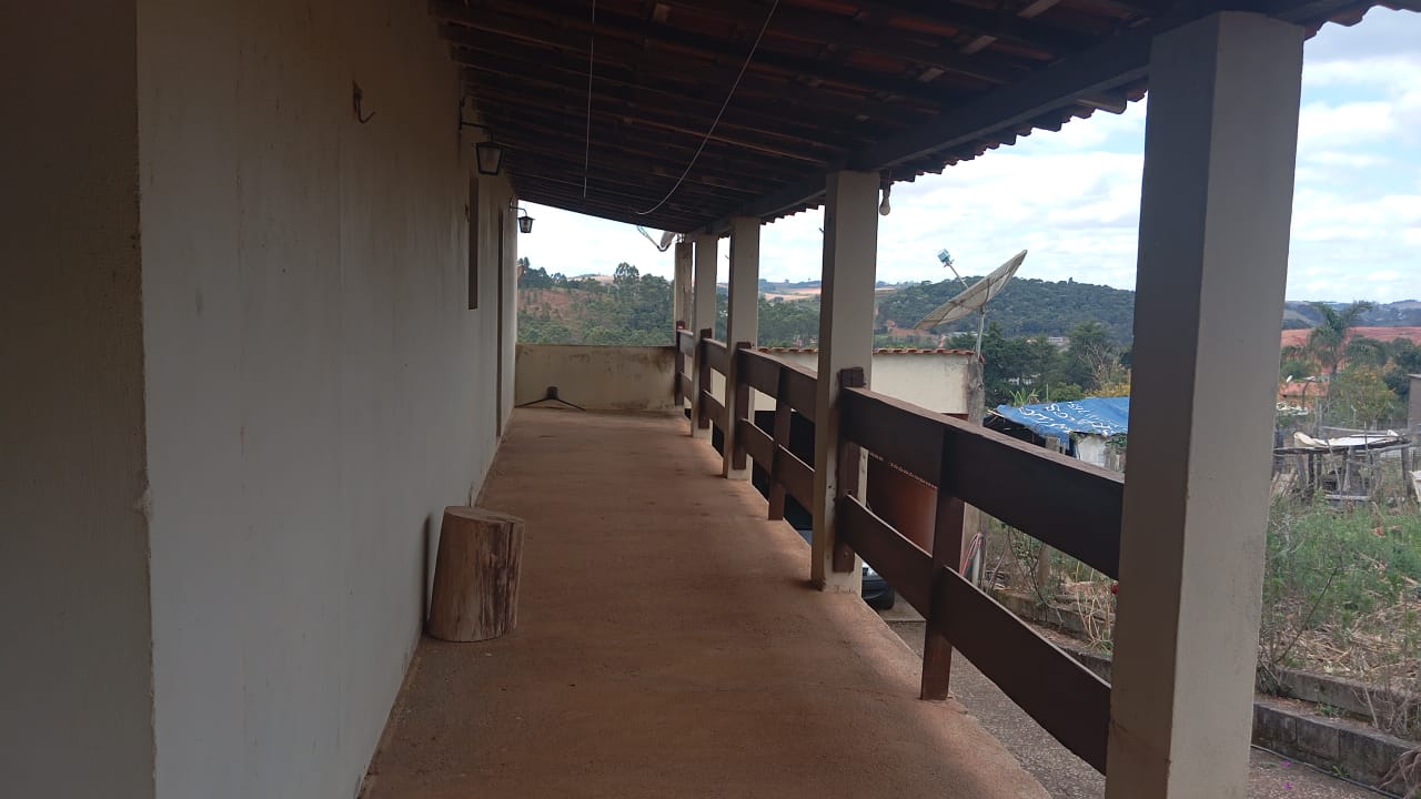 Chácara à venda , 2.750m², 4 quartos (1 suíte), área gourmet, pomar, lago para pesca e vista para montanha cod 1184