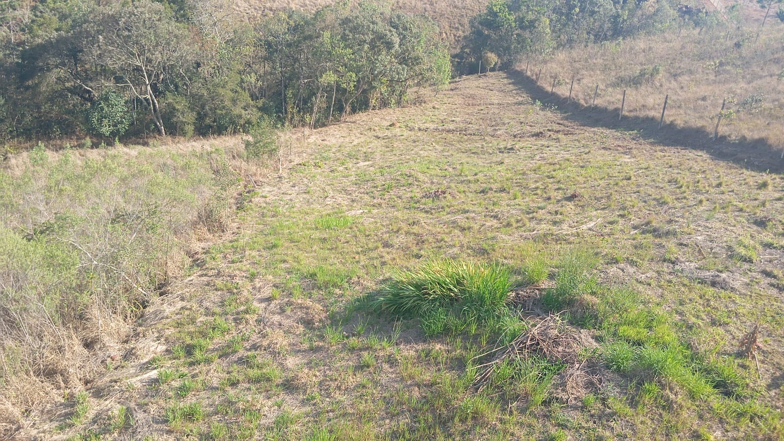 Chácara com salão de 70m², churrasqueira, pomar e campo – lazer completo cod.1185