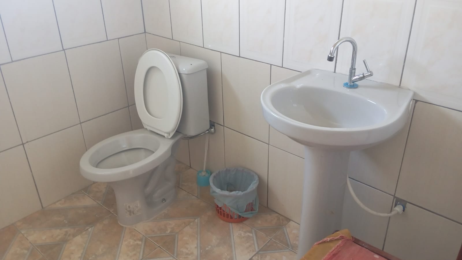 Chácara com salão de 70m², churrasqueira, pomar e campo – lazer completo cod.1185