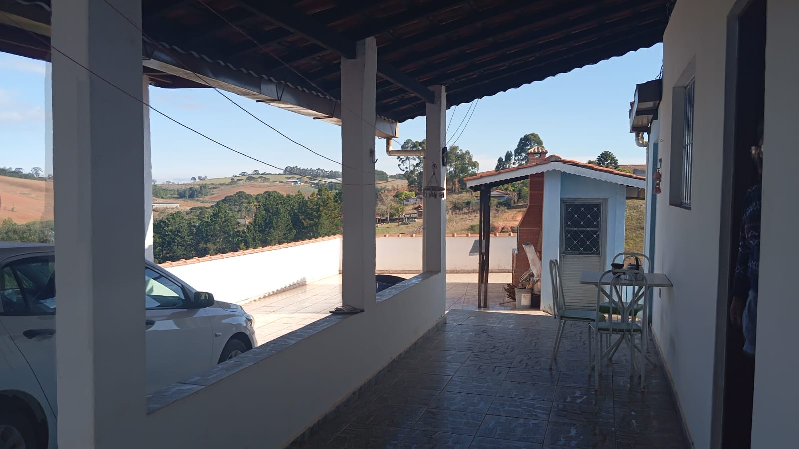 Chácara com salão de 70m², churrasqueira, pomar e campo – lazer completo cod.1185