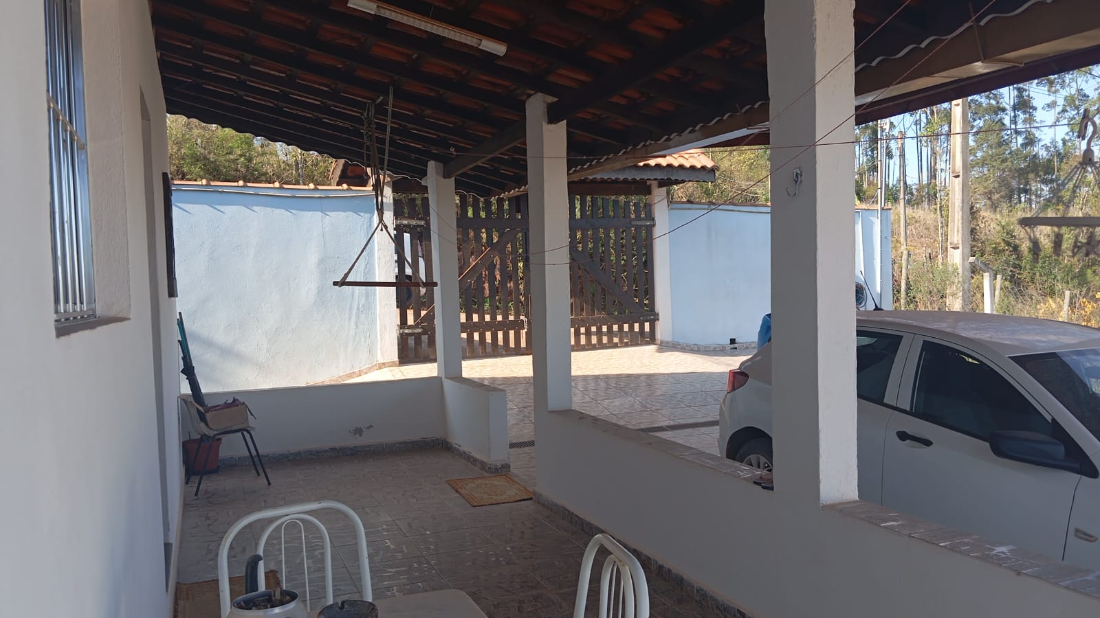Chácara com salão de 70m², churrasqueira, pomar e campo – lazer completo cod.1185