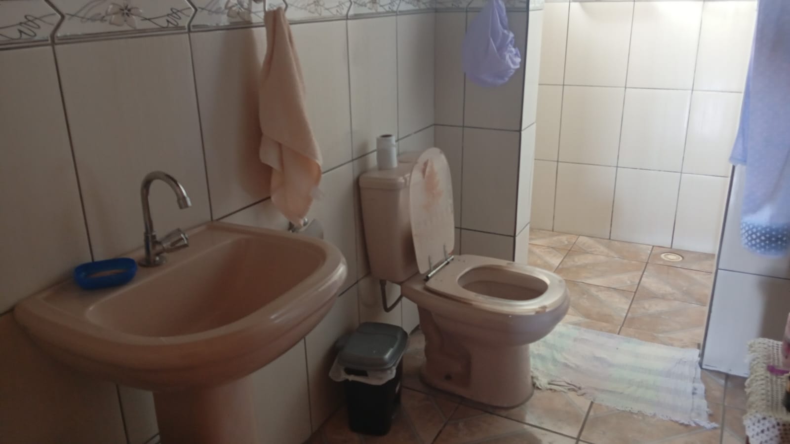 Chácara com salão de 70m², churrasqueira, pomar e campo – lazer completo cod.1185