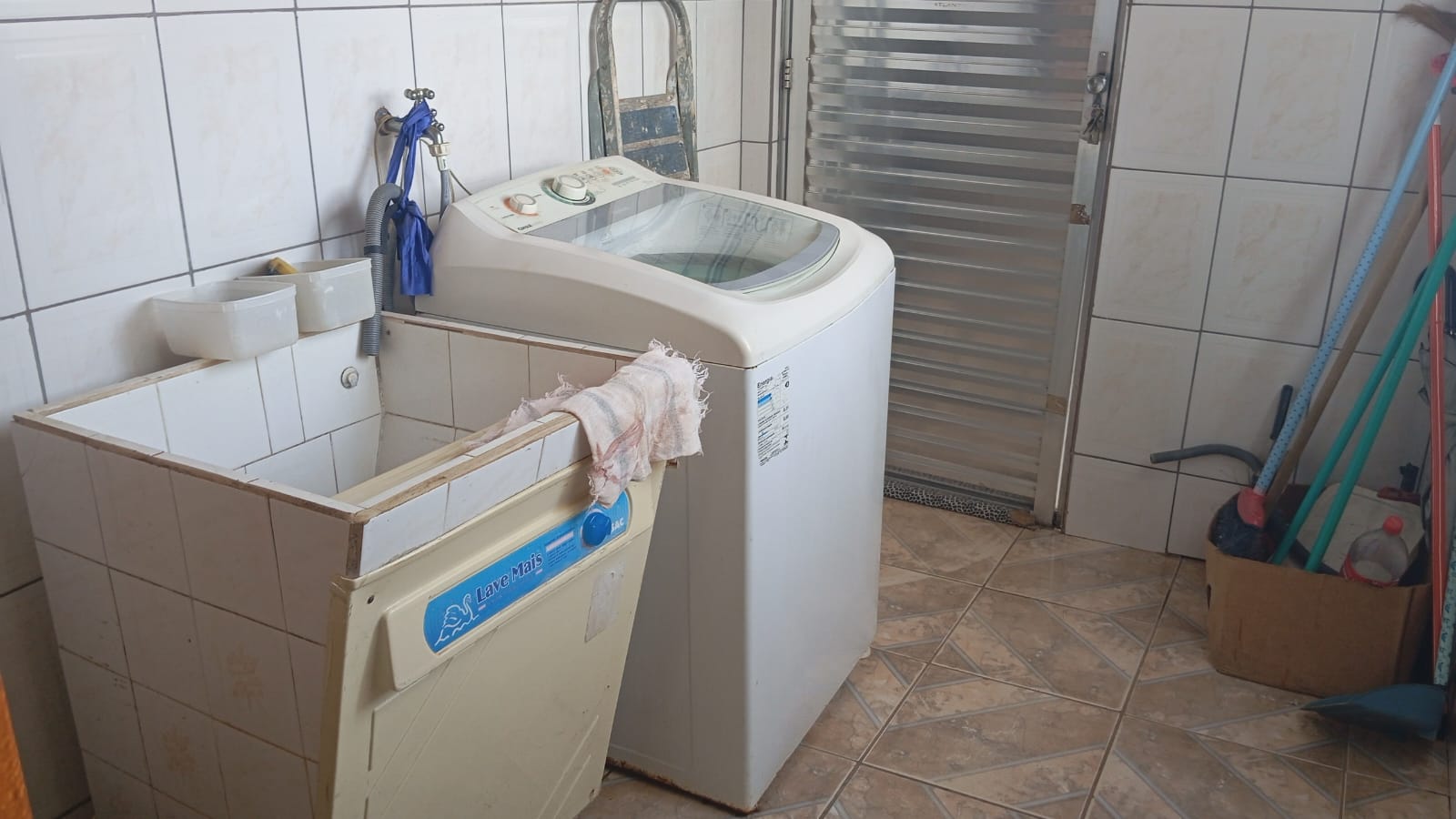 Chácara com salão de 70m², churrasqueira, pomar e campo – lazer completo cod.1185