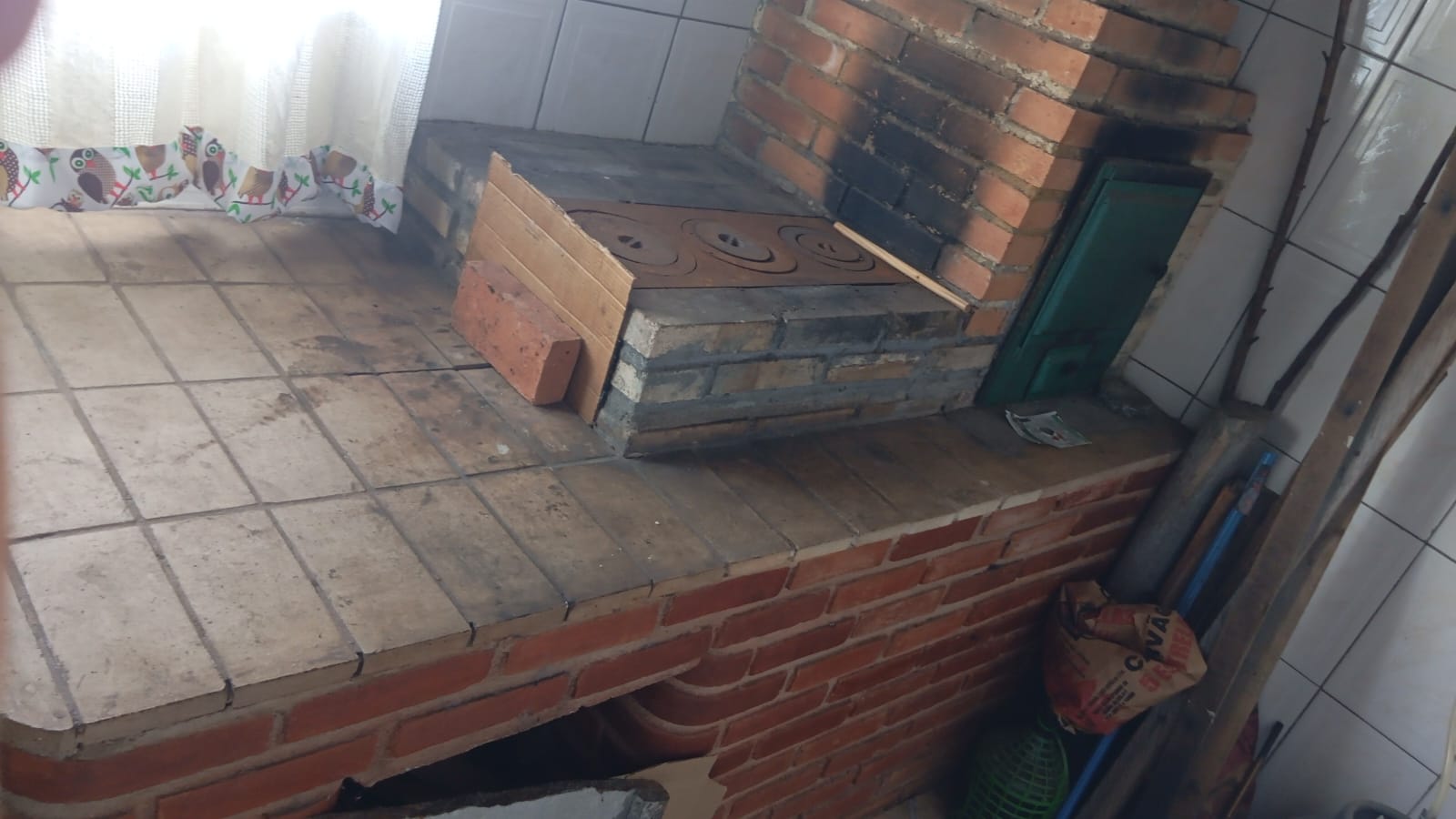 Chácara com salão de 70m², churrasqueira, pomar e campo – lazer completo cod.1185