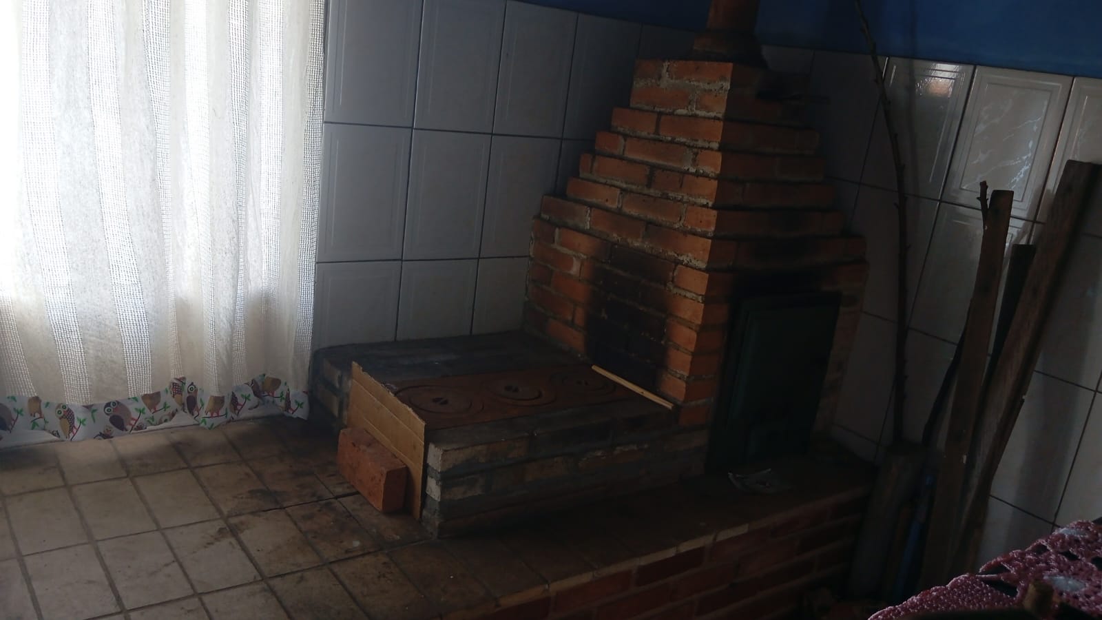 Chácara com salão de 70m², churrasqueira, pomar e campo – lazer completo cod.1185