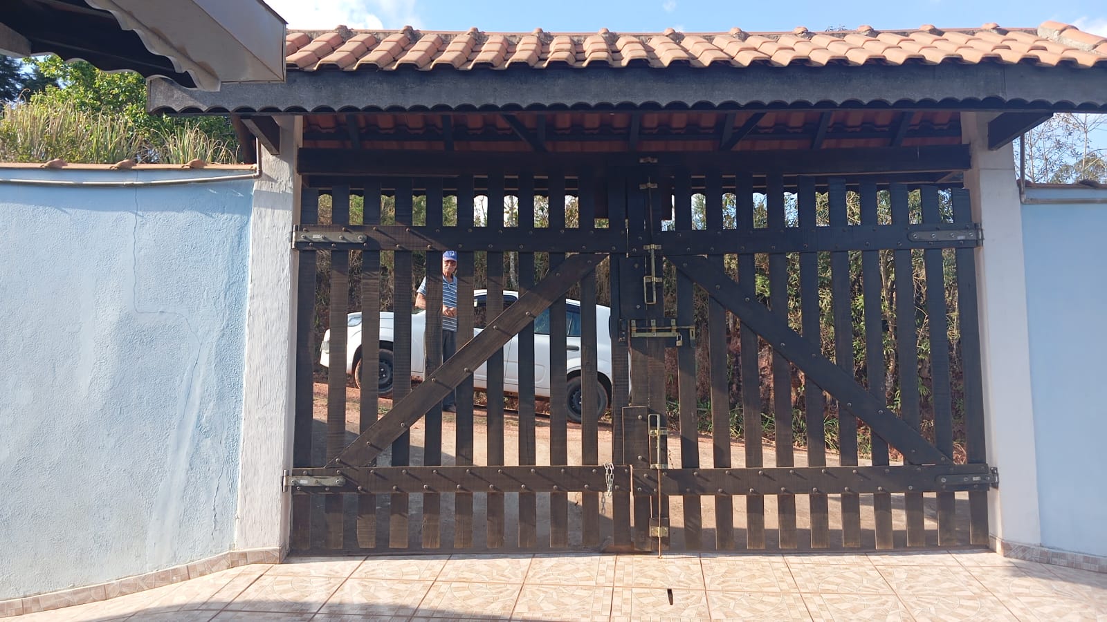 Chácara com salão de 70m², churrasqueira, pomar e campo – lazer completo cod.1185