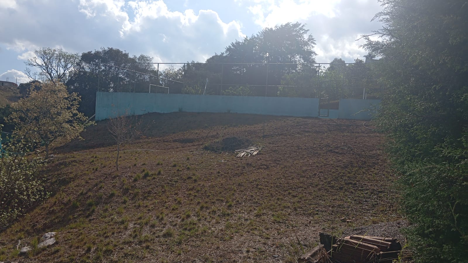 Chácara com salão de 70m², churrasqueira, pomar e campo – lazer completo cod.1185