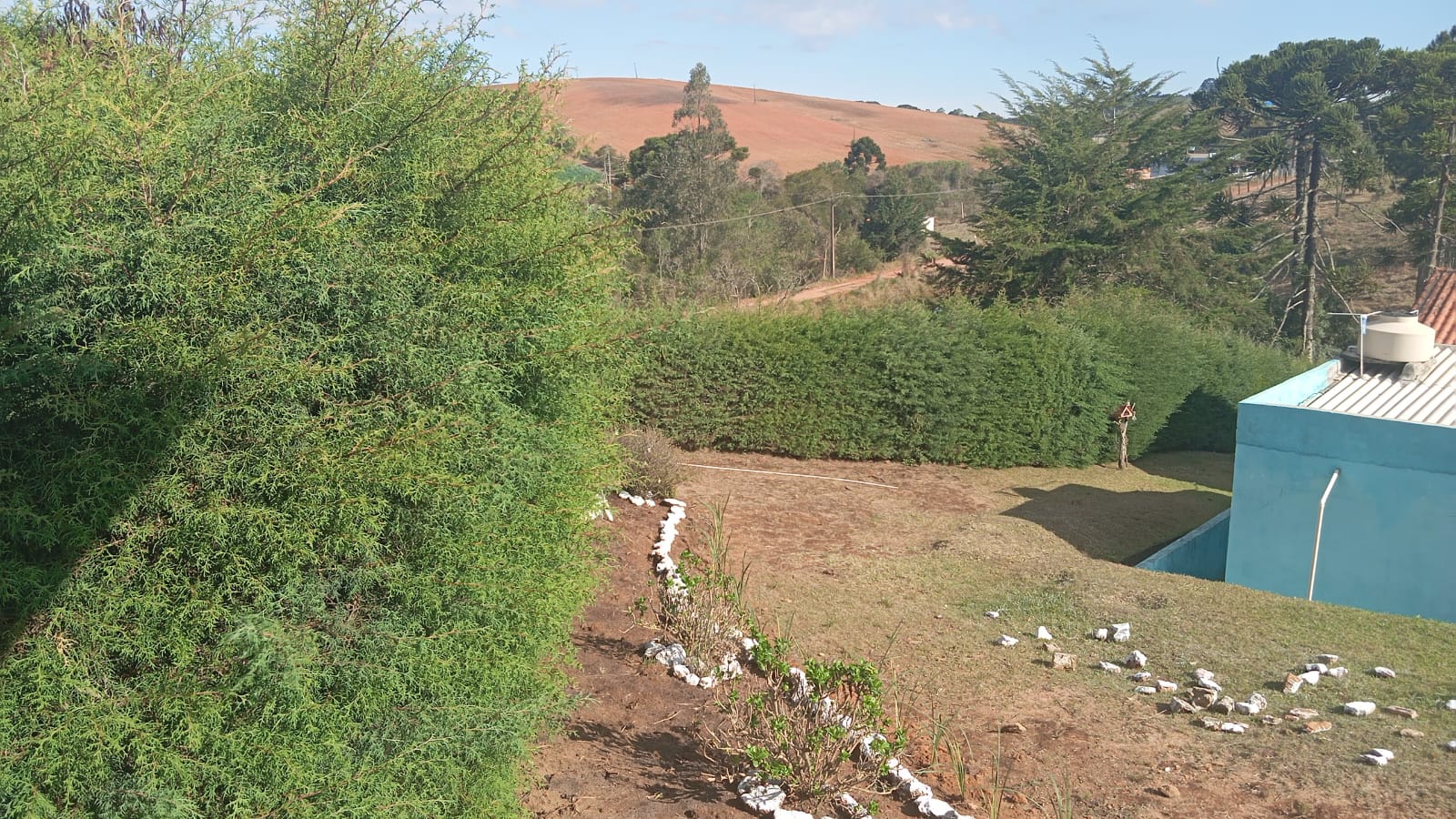 Chácara com salão de 70m², churrasqueira, pomar e campo – lazer completo cod.1185