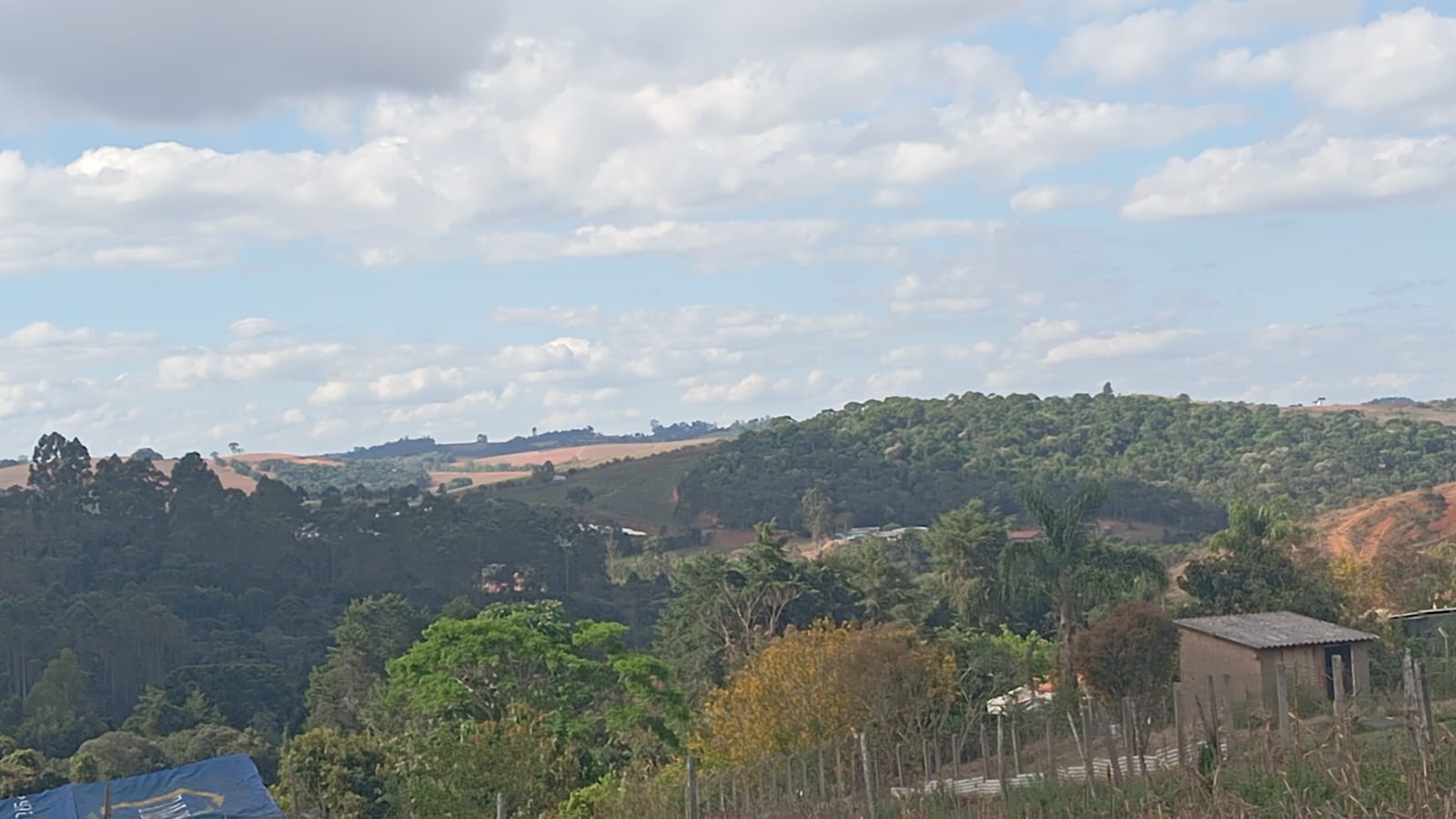 Terreno 2.750m² de esquina cercado – Ideal para chácara, vista incrível - em Munhoz - MG cod1186