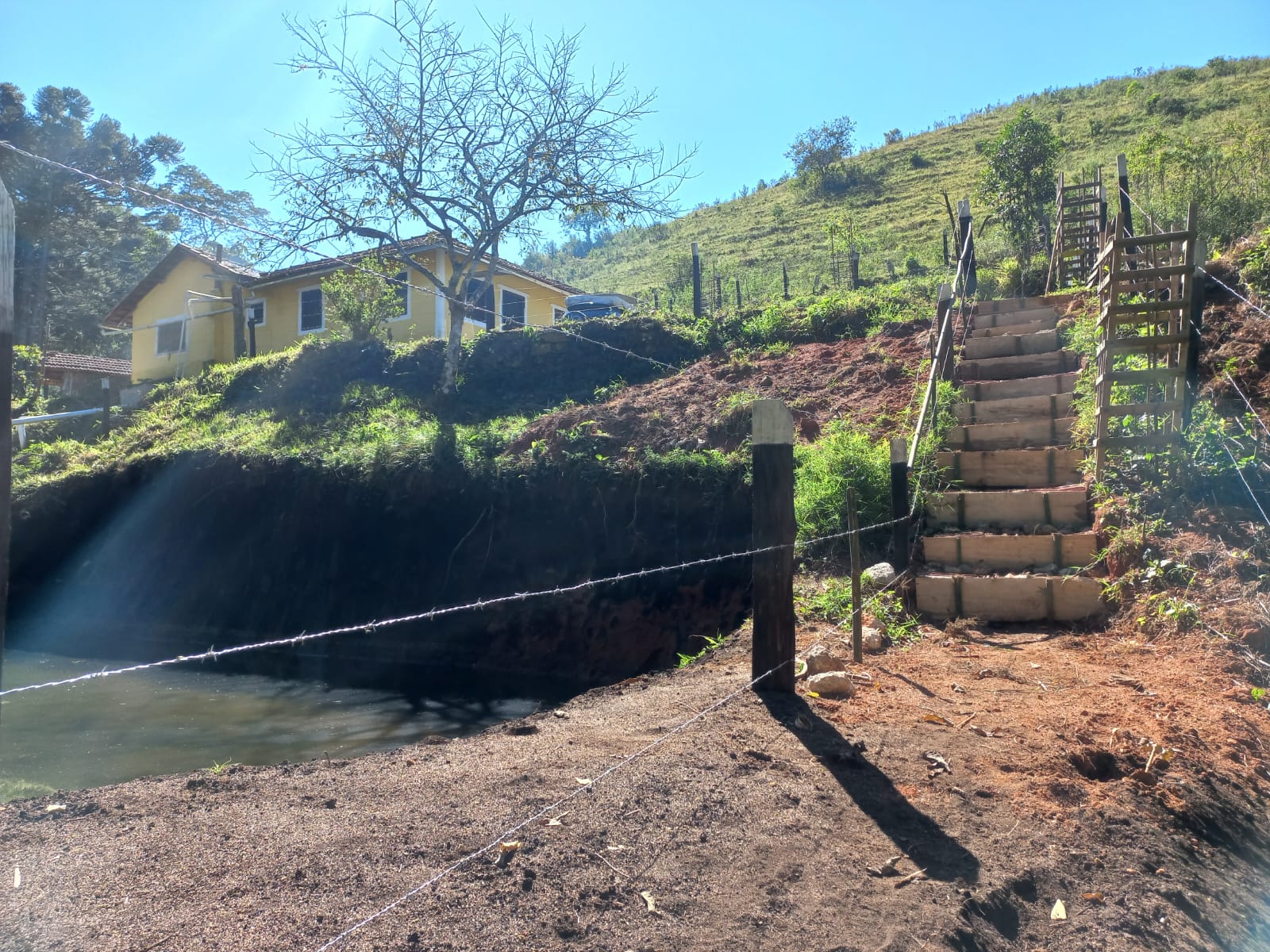 Chácara Charmosa com Lago e Casa de Fazenda em Meio às Araucárias – 4.000m cod 1194