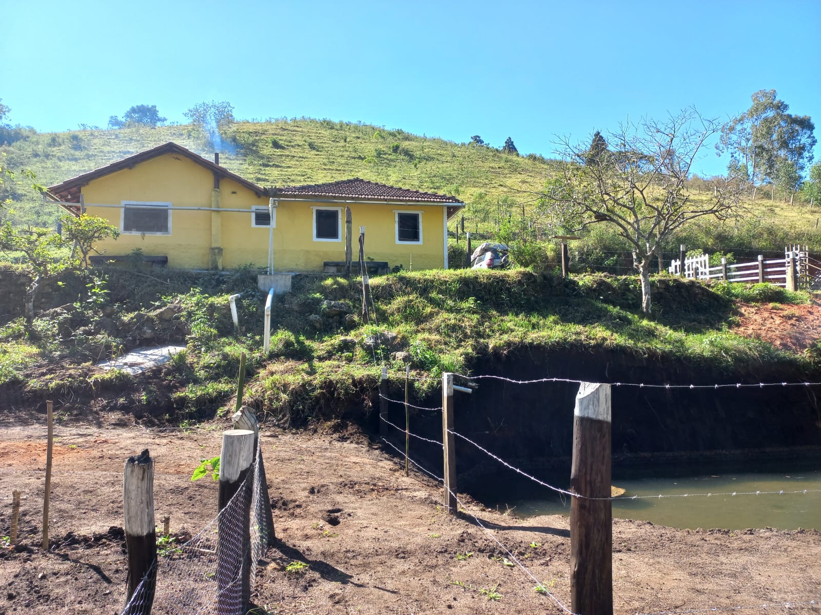 Chácara Charmosa com Lago e Casa de Fazenda em Meio às Araucárias – 4.000m cod 1194