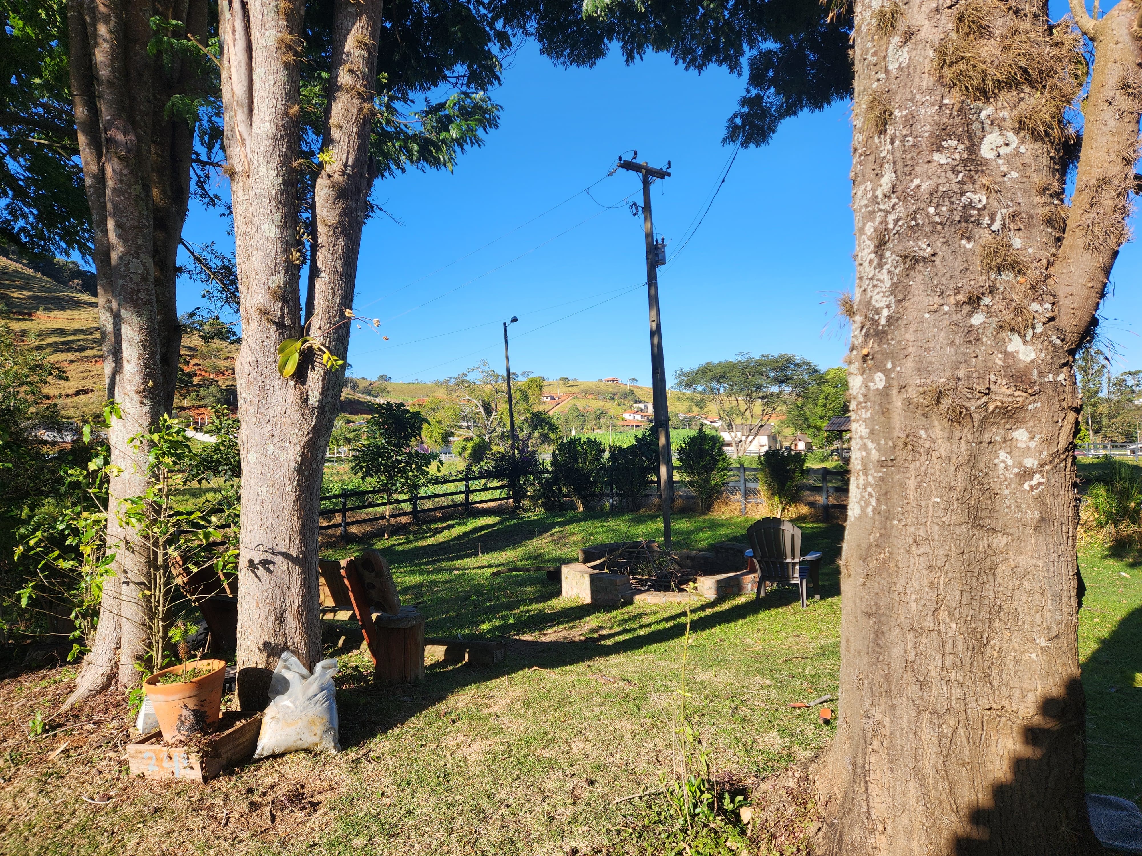 Sítio com Casa, Pomar e Estrutura Completa para Animais – Joanópolis-SP cod. 1200