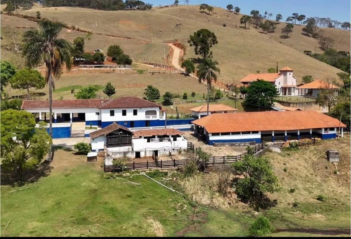 Sítio à Venda em Camanducaia, Divisa com Extrema – 13 Alqueires com Lago e Nascentes cod.1206