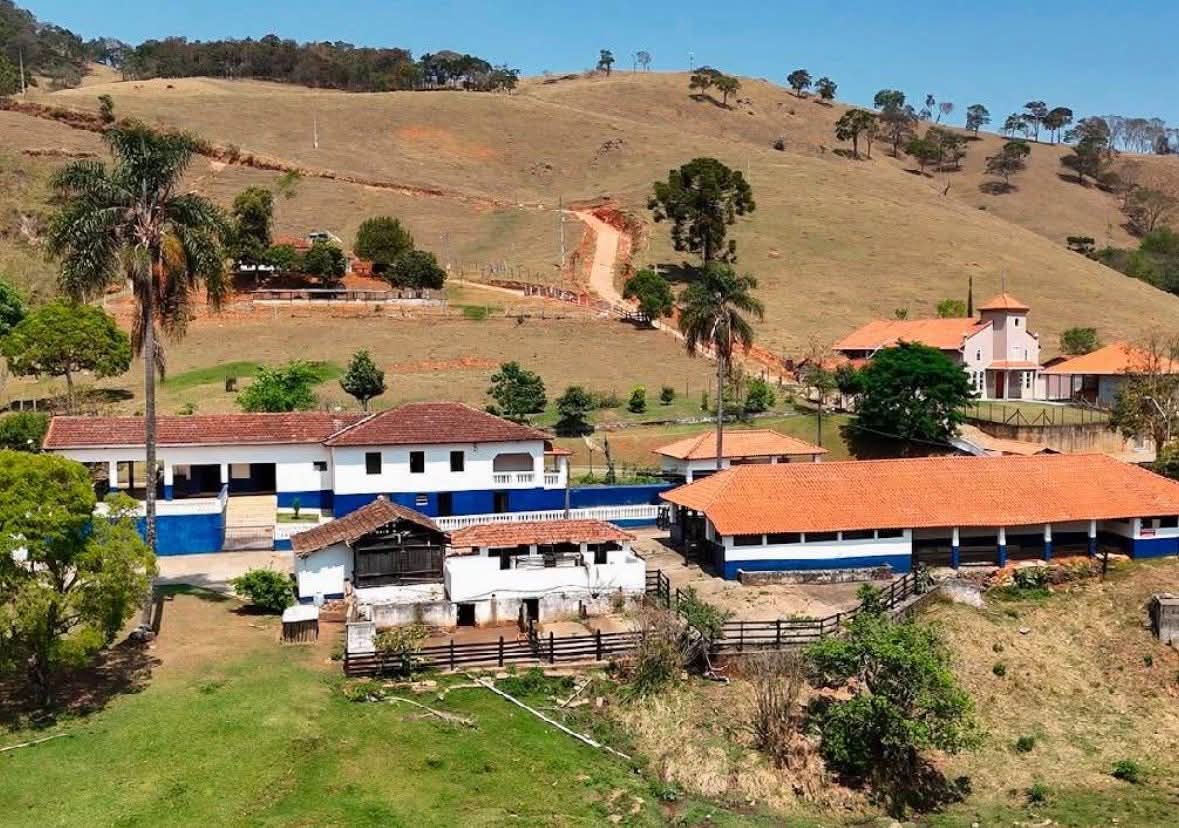 Sítio à Venda em Camanducaia, Divisa com Extrema – 13 Alqueires com Lago e Nascentes cod.1206