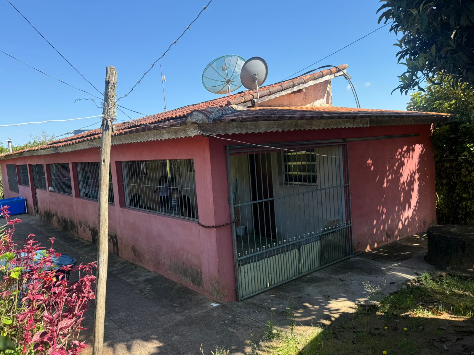 Chácara com Casa: Espaçosa e Adaptável em Munhoz - MG Cod.1220