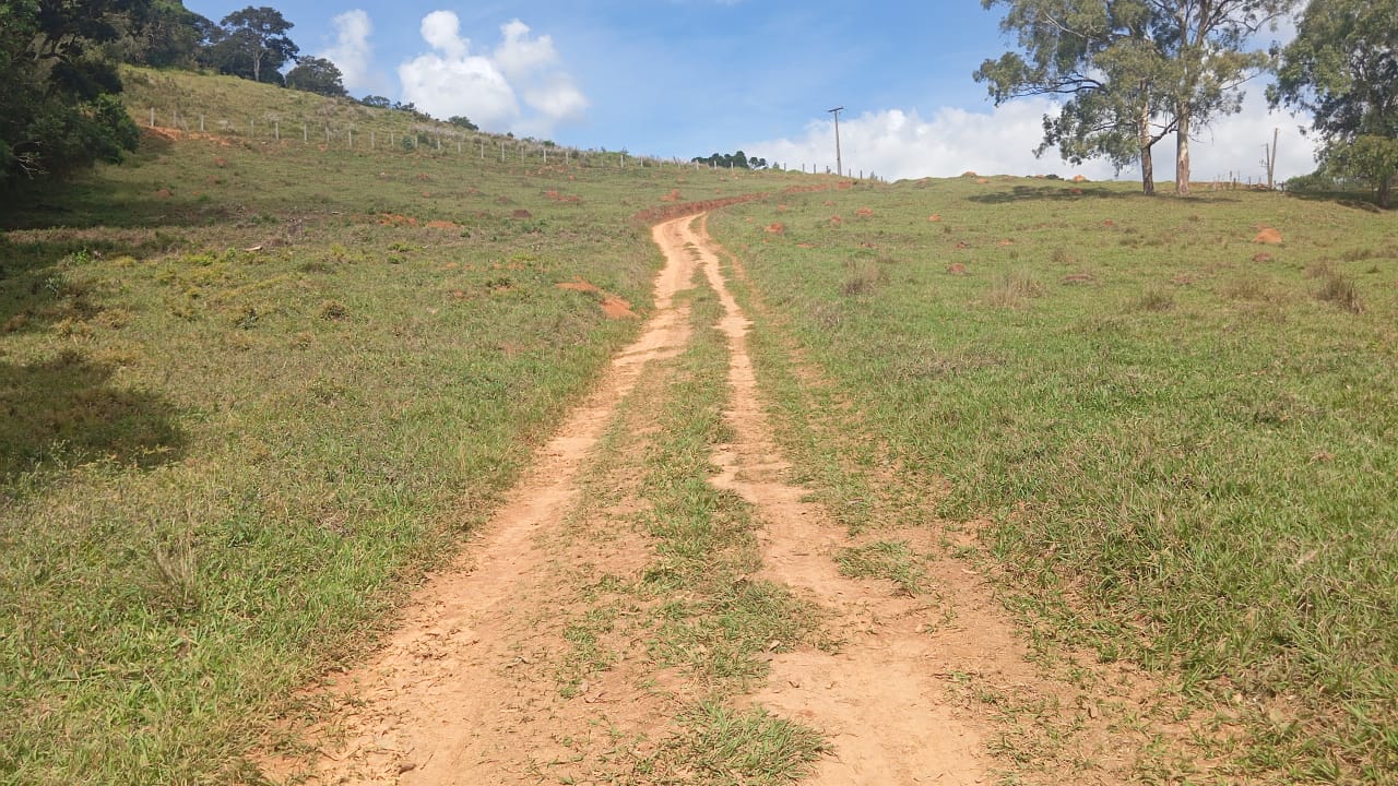 Terreno 2,7 hectares com Rio e Pasto em Camanducaia - Próximo à Rodovia 1224