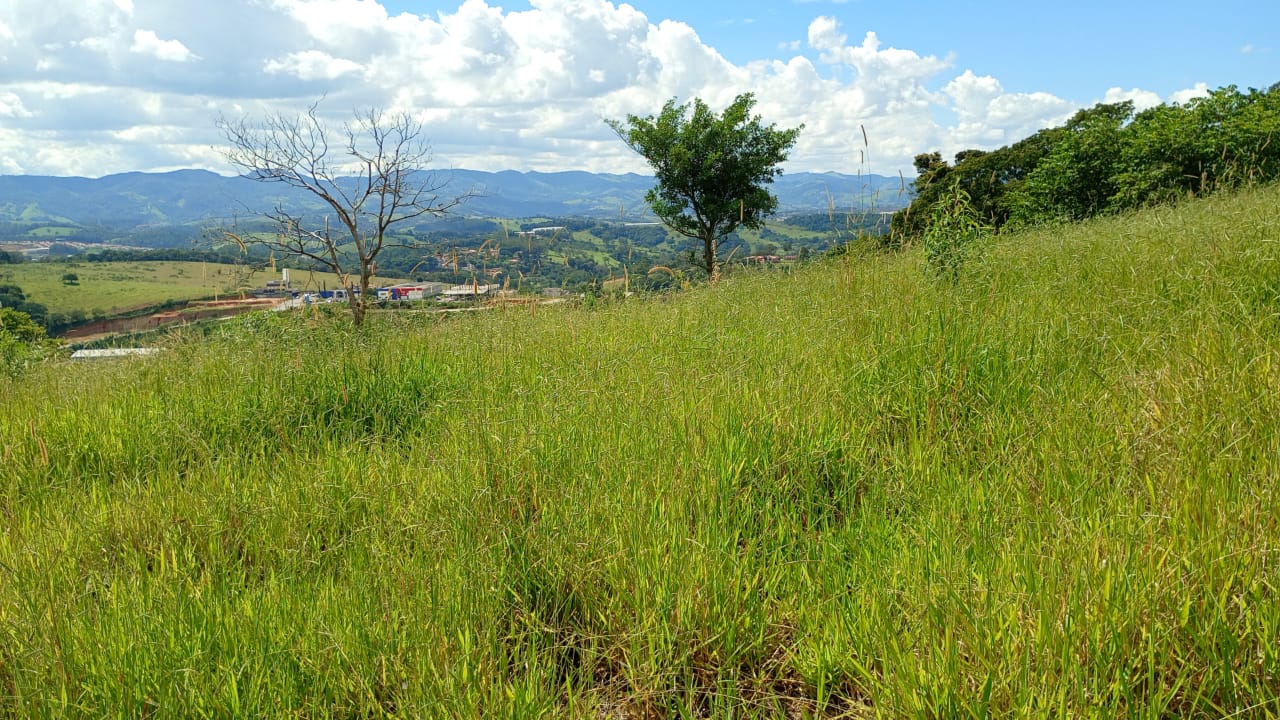 Chácara de Alto Padrão com Nascente em Extrema-MG. Casa com 4 quartos (1suite) cod.1227