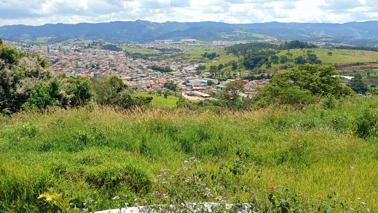 Chácara de Alto Padrão com Nascente em Extrema-MG. Casa com 4 quartos (1suite) cod.1227