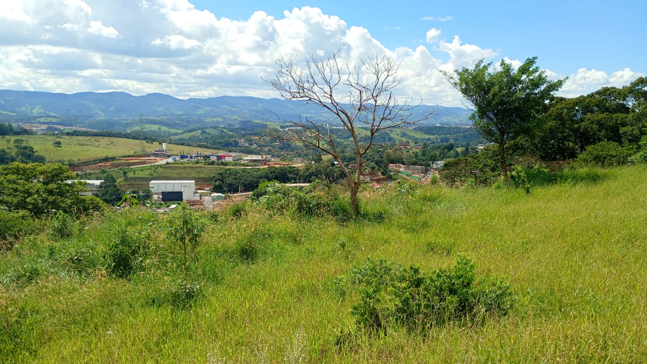 Chácara de Alto Padrão com Nascente em Extrema-MG. Casa com 4 quartos (1suite) cod.1227