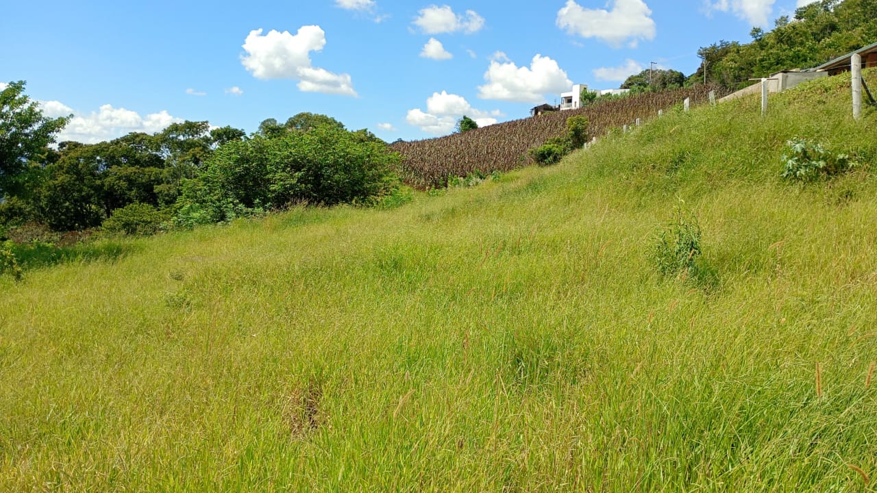 Chácara de Alto Padrão com Nascente em Extrema-MG. Casa com 4 quartos (1suite) cod.1227
