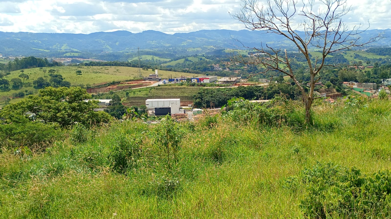Chácara de Alto Padrão com Nascente em Extrema-MG. Casa com 4 quartos (1suite) cod.1227