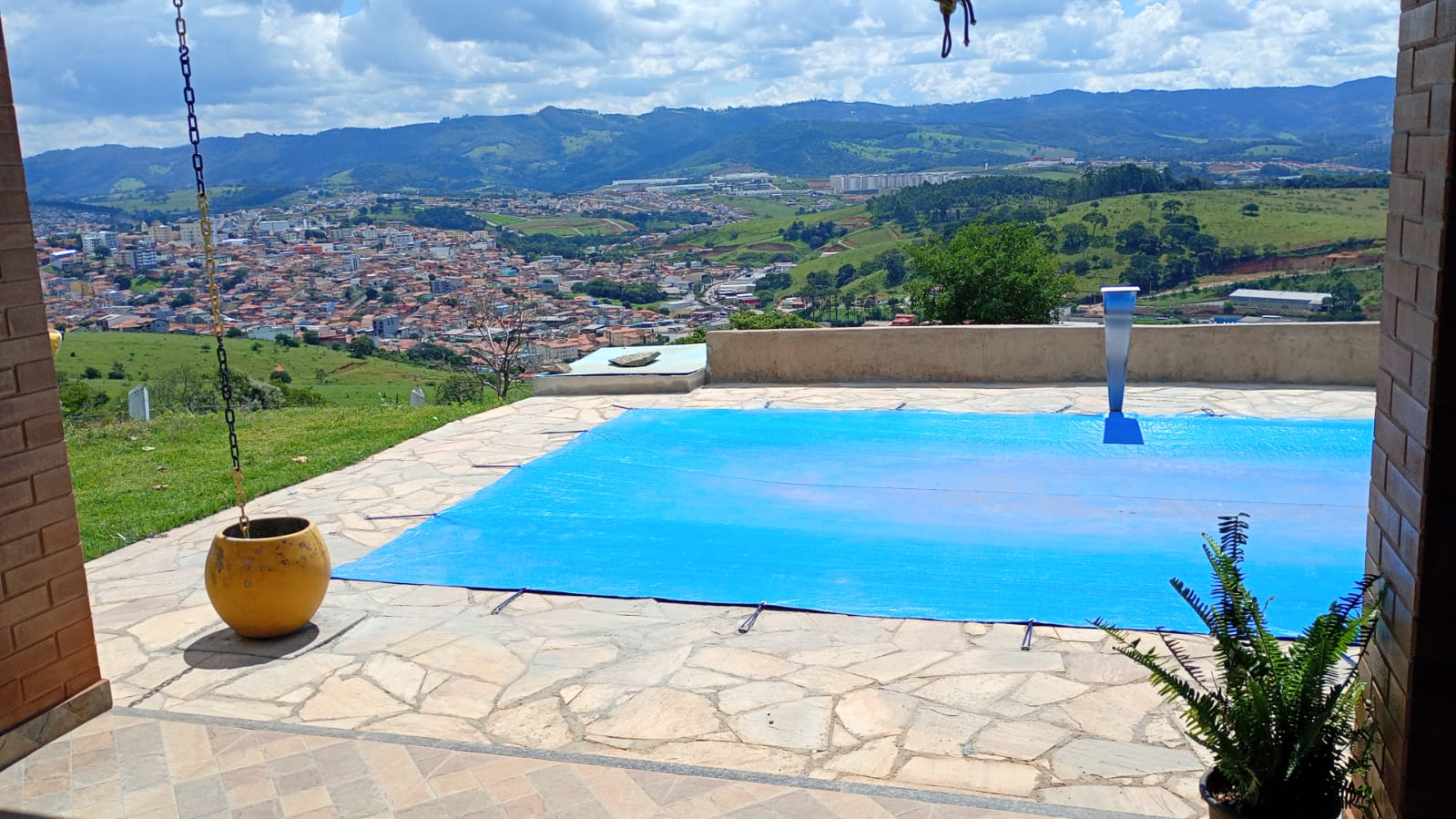 Chácara de Alto Padrão com Nascente em Extrema-MG. Casa com 4 quartos (1suite) cod.1227