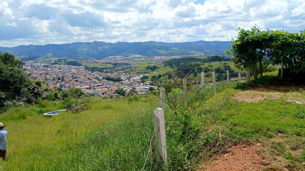 Chácara de Alto Padrão com Nascente em Extrema-MG. Casa com 4 quartos (1suite) cod.1227