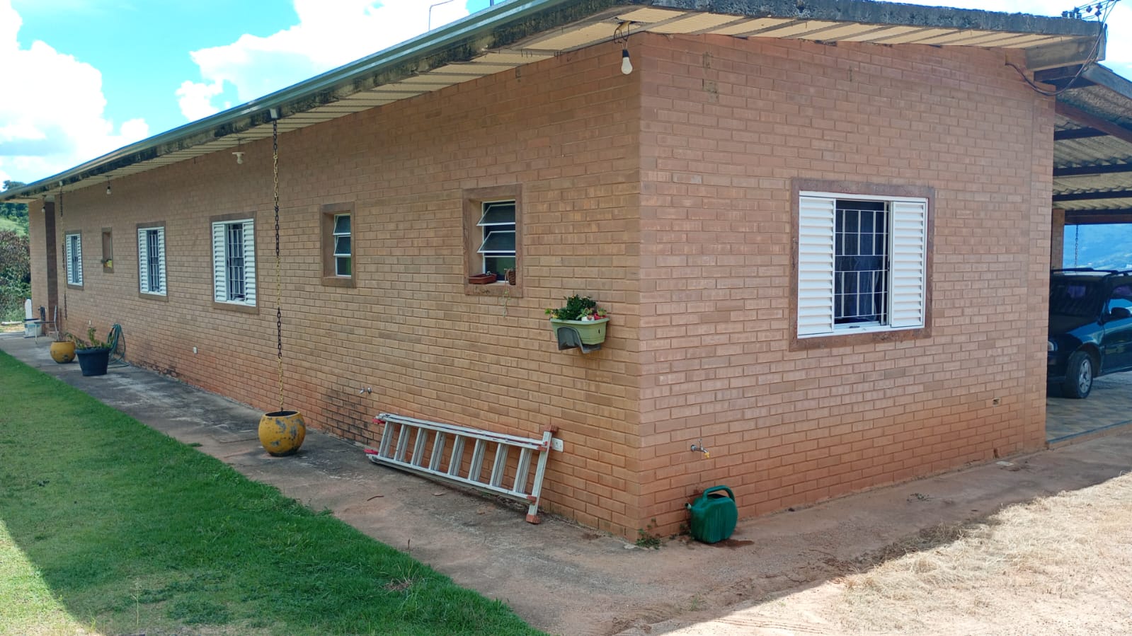 Chácara de Alto Padrão com Nascente em Extrema-MG. Casa com 4 quartos (1suite) cod.1227