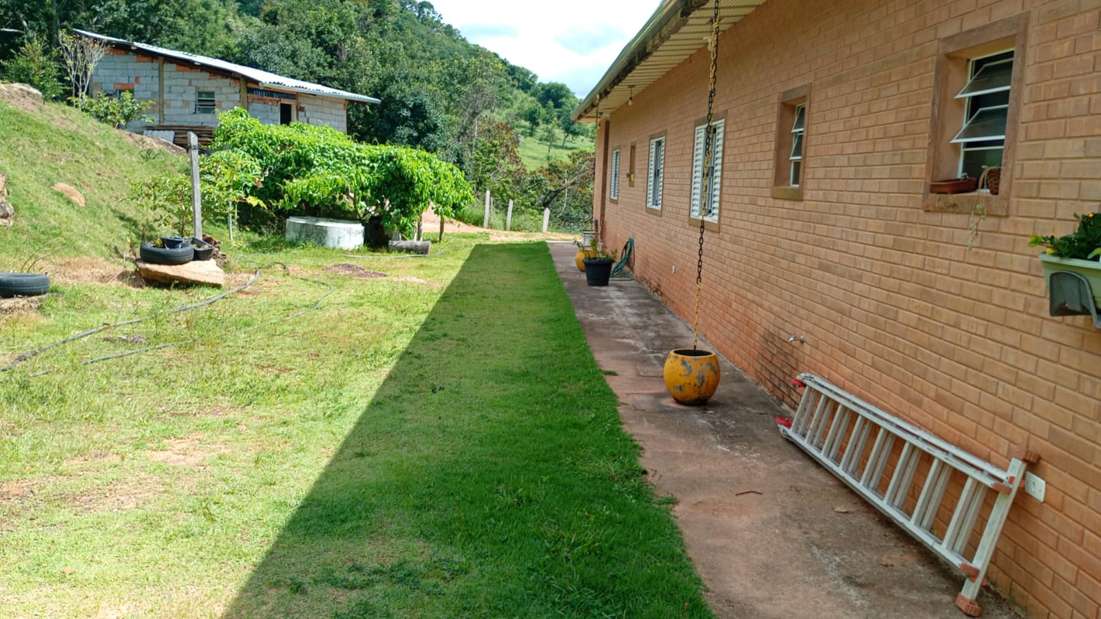 Chácara de Alto Padrão com Nascente em Extrema-MG. Casa com 4 quartos (1suite) cod.1227