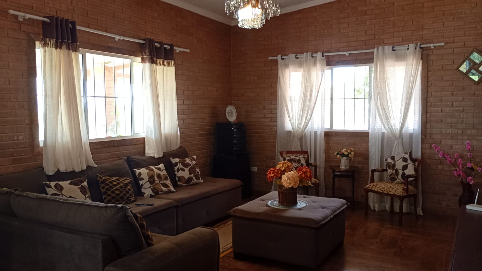 Chácara de Alto Padrão com Nascente em Extrema-MG. Casa com 4 quartos (1suite) cod.1227