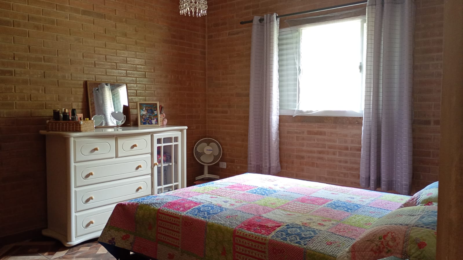 Chácara de Alto Padrão com Nascente em Extrema-MG. Casa com 4 quartos (1suite) cod.1227