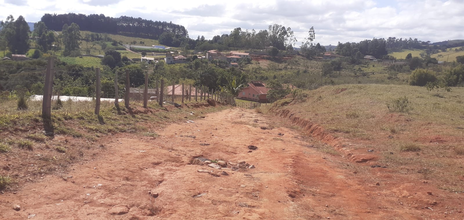 Sítio de Alto Padrão em Munhoz/MG - 100% Asfaltado e Estruturado cód. 1231