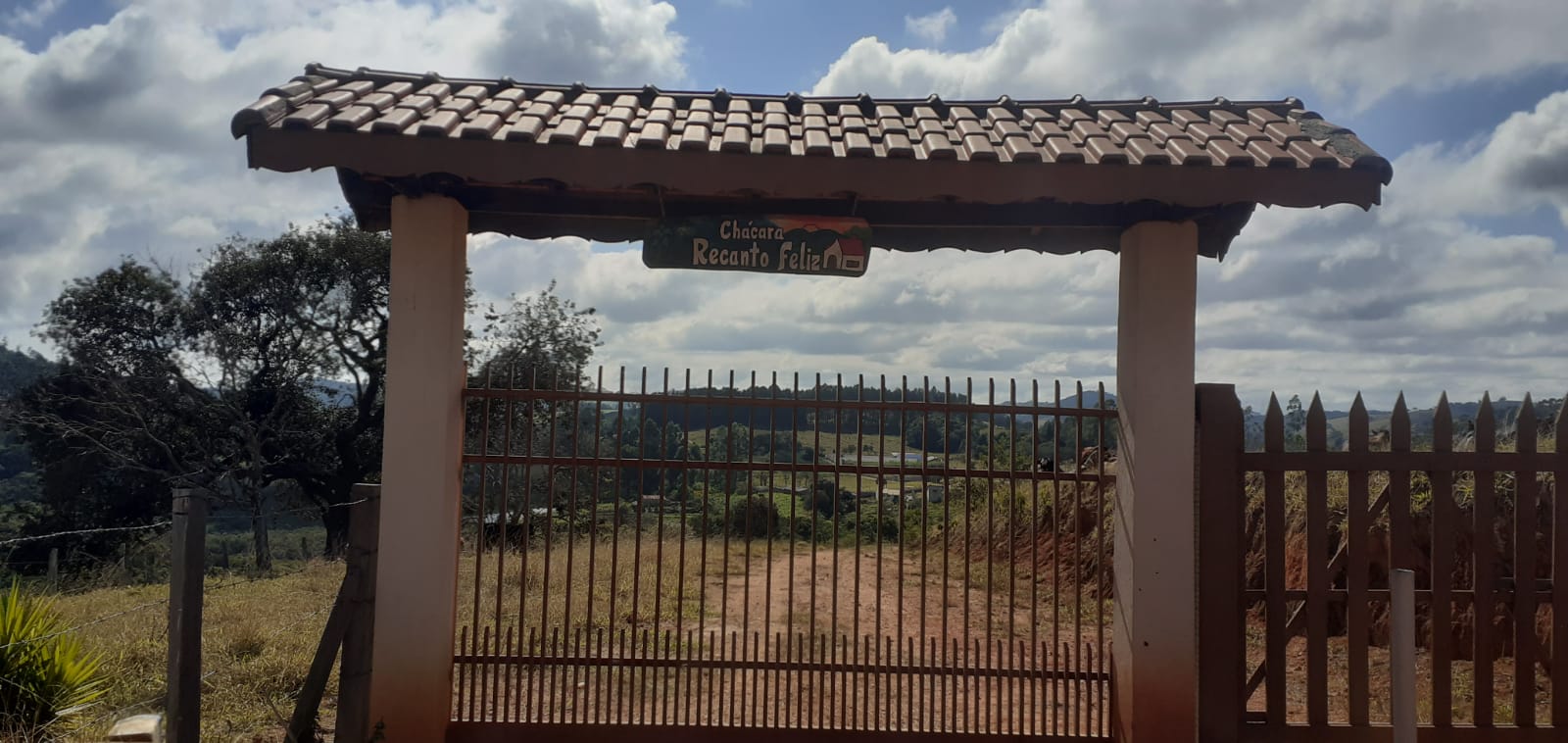 Sítio de Alto Padrão em Munhoz/MG - 100% Asfaltado e Estruturado cód. 1231